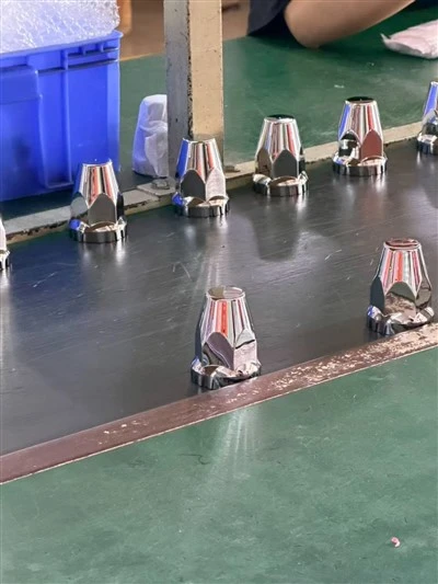 Aluminum 10-Lug Truck Axle Cover Kit manufacturers